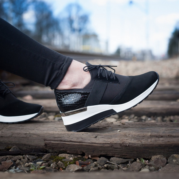 Czarne sneakersy damskie CARLA