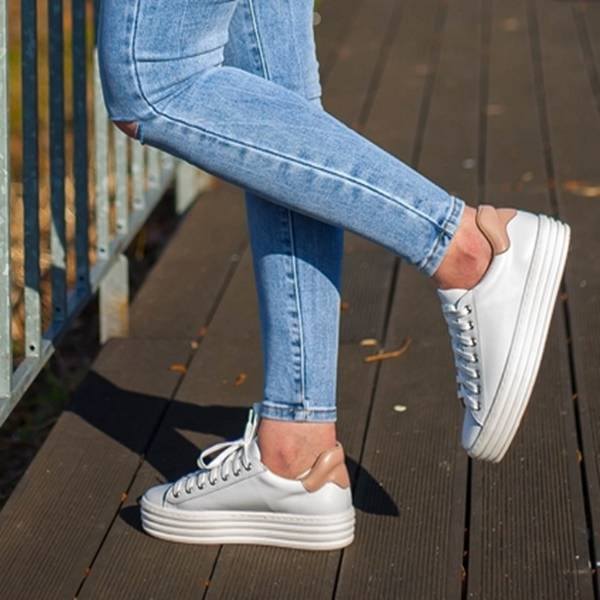 Białe sneakersy ADRIANA