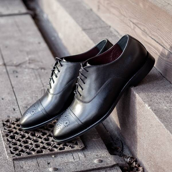 Czarne półbuty wizytowe FOX